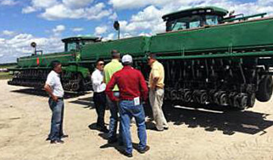 押球官网平台代表团考察北美市场