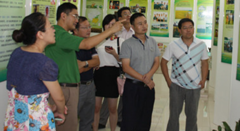 三亚市政府、南繁院领导来公司考察